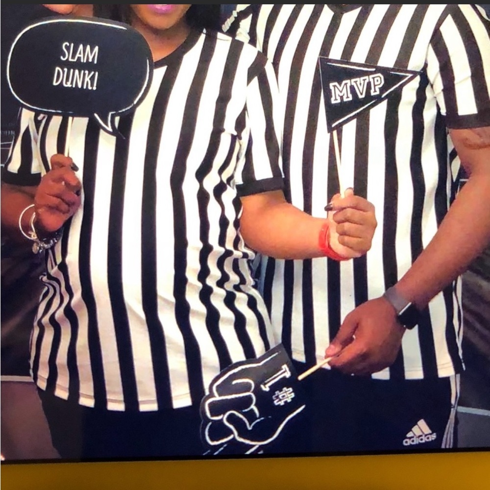 Dick’s Sporting Goods B&W “One” vertical stripe referee shirt SzLge Men or Women